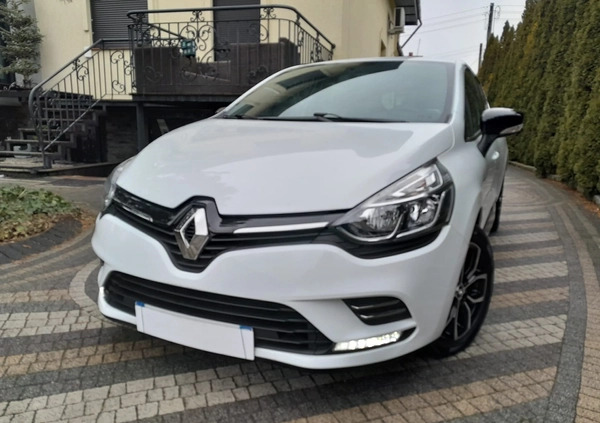 Renault Clio cena 34700 przebieg: 49493, rok produkcji 2017 z Łosice małe 154